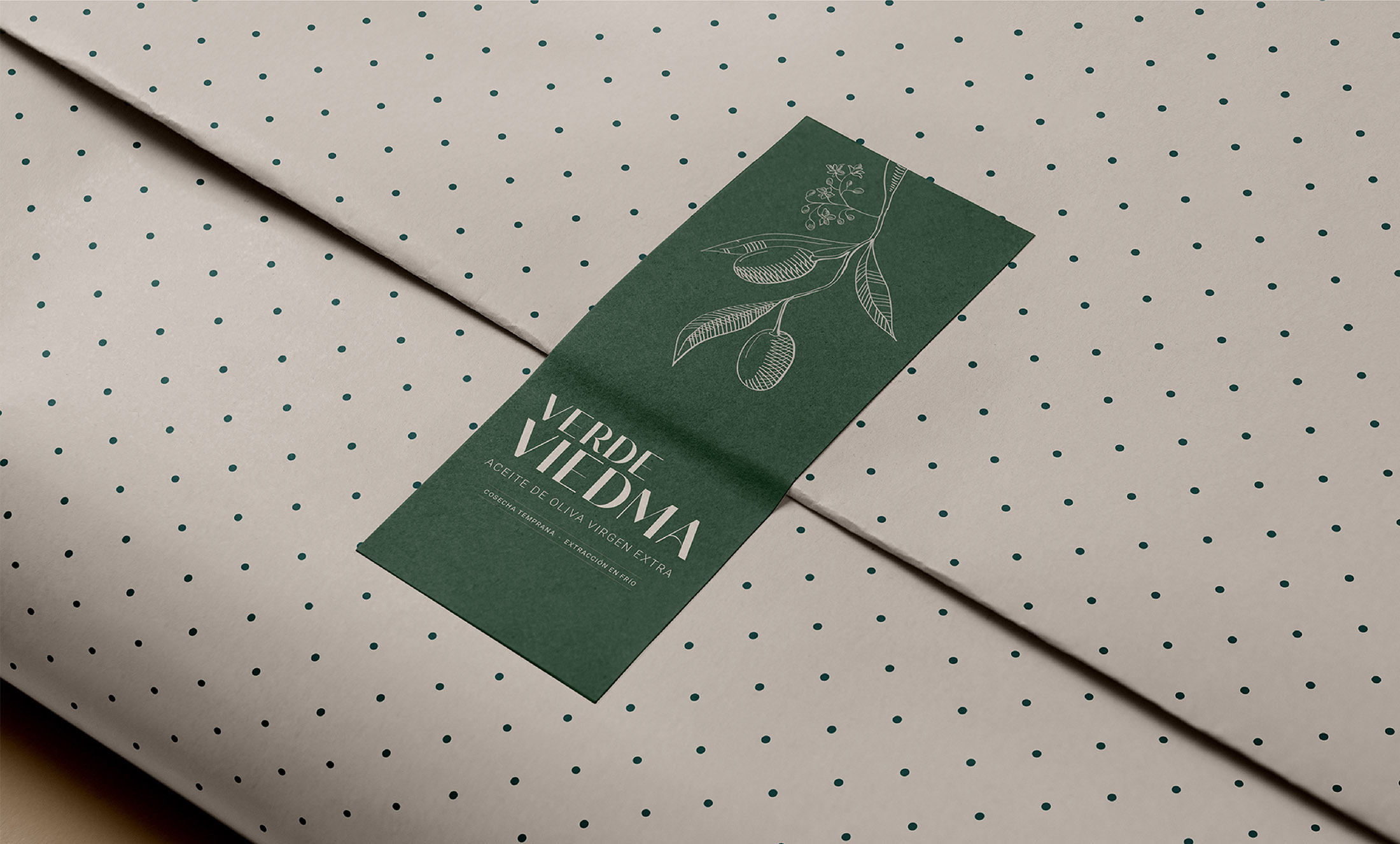santatipo-porfolio-packaging-papel-branding-direccion-de-arte-graphic-design-verde-viedma-aceite-de-oliva